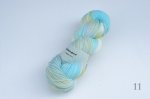 画像11: 手染め糸「またね」梳毛メリノウール100%/かせ  約100g/400m巻 (11)