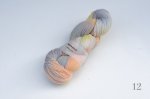 画像12: 手染め糸「またね」梳毛メリノウール100%/かせ  約100g/400m巻 (12)