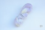 画像19: 手染め糸「またね」梳毛メリノウール100%/かせ  約100g/400m巻 (19)