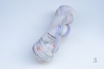 画像4: 手染め糸「またね」梳毛メリノウール100%/かせ  約100g/400m巻 (4)