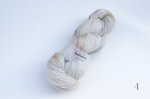 画像5: 手染め糸「またね」梳毛メリノウール100%/かせ  約100g/400m巻 (5)