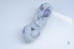 画像7: 手染め糸「またね」梳毛メリノウール100%/かせ  約100g/400m巻 (7)