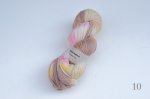 画像10: 手染め糸「またね」梳毛メリノウール100%/かせ  約100g/400m巻 (10)